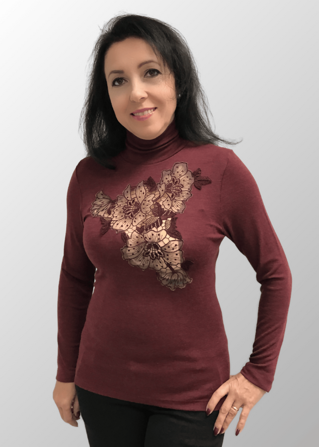 Maglia con lupetto e ricamo floreale Selena in Lana Seta