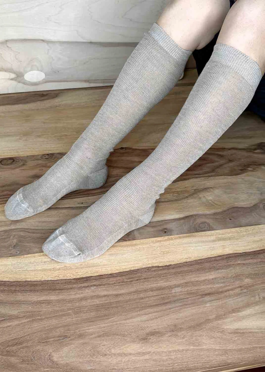 Long socks in natural flax fiber
