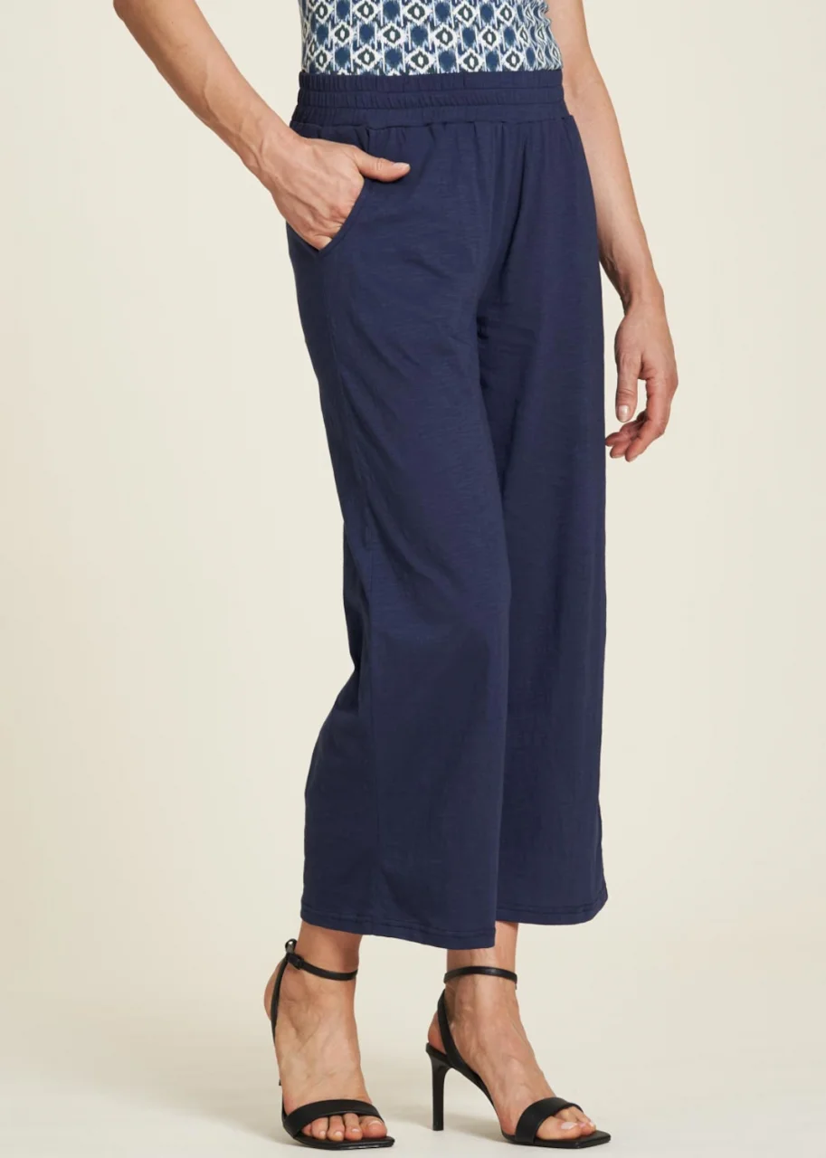 Loose trousers in organic cotton