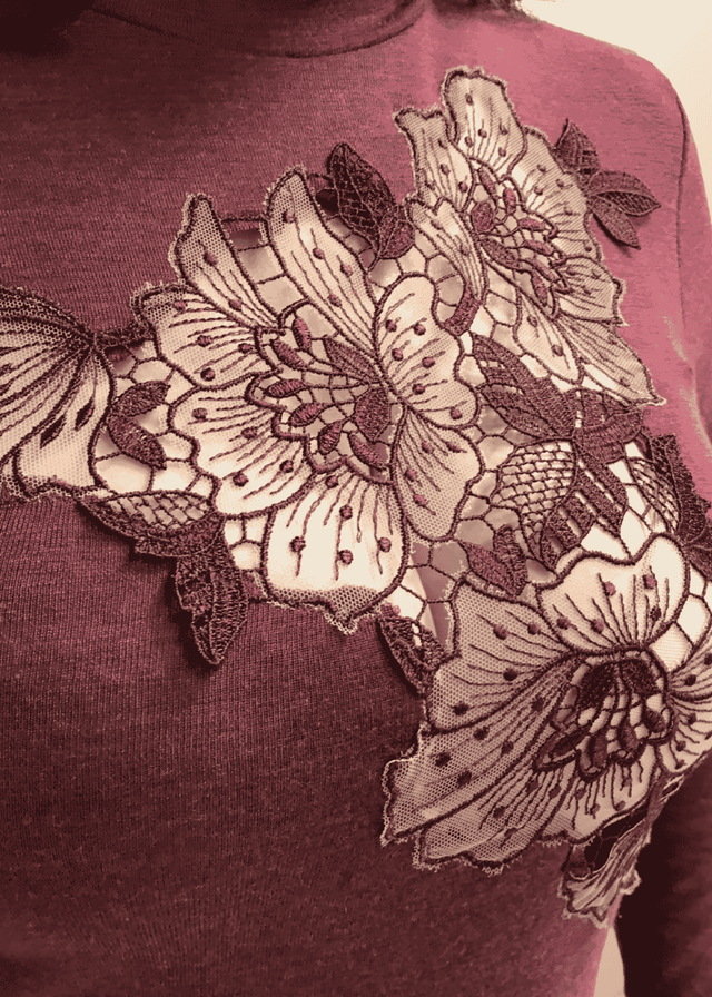 Maglia con lupetto e ricamo floreale Selena in Lana Seta