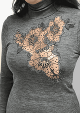 Maglia con lupetto e ricamo floreale Selena in Lana Seta