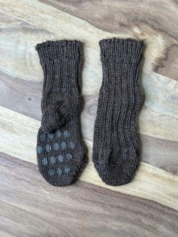 Non-slip socks in undyed organic wool_107537
