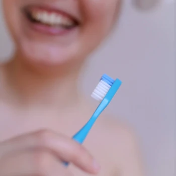 Ergonomic toothbrush Soft bristles with interchangeable head_73258