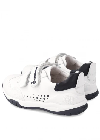 Biomecanics ergonomic and natural sports shoes_102787