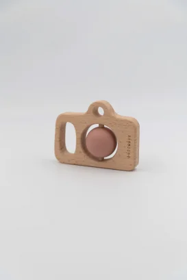 Fotocamera rosa in legno e silicone_96764