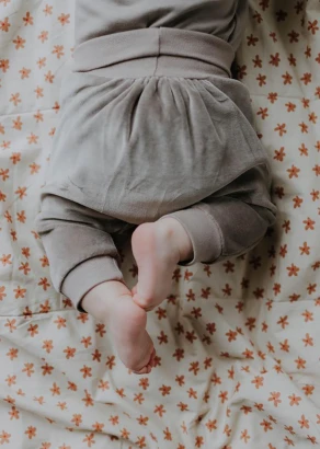 Pantaloni per neonati in ciniglia di cotone biologico_97034