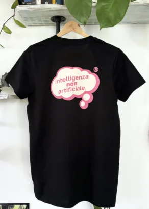 T-shirt nera Intelligenza NON Artificiale_110535