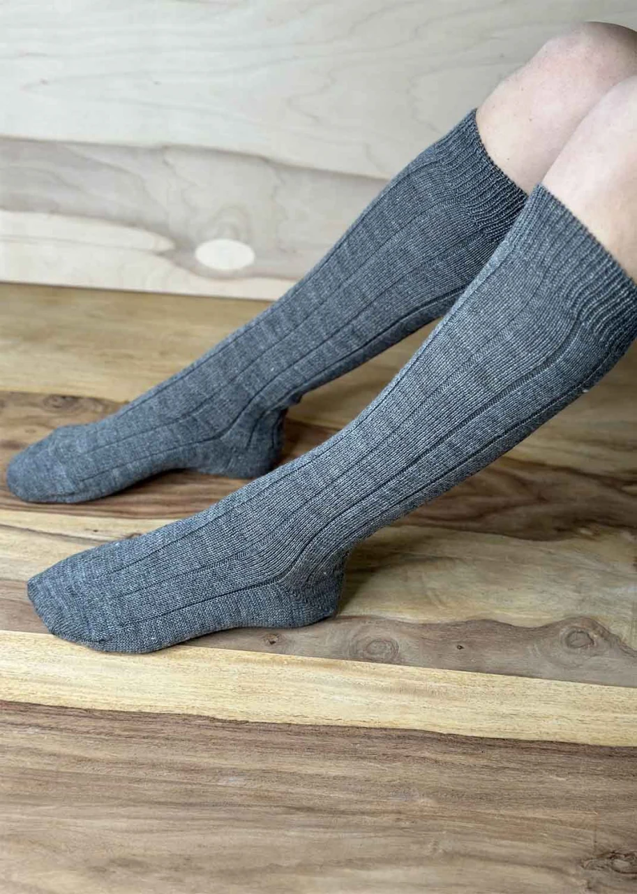 Knee high socks in wool and organic cotton