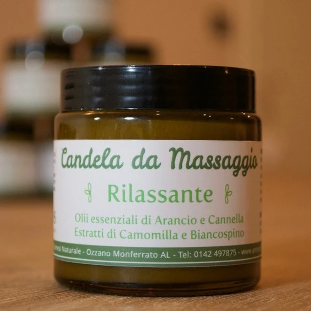 Relaxing massage candle: bitter body butter and cinnamon