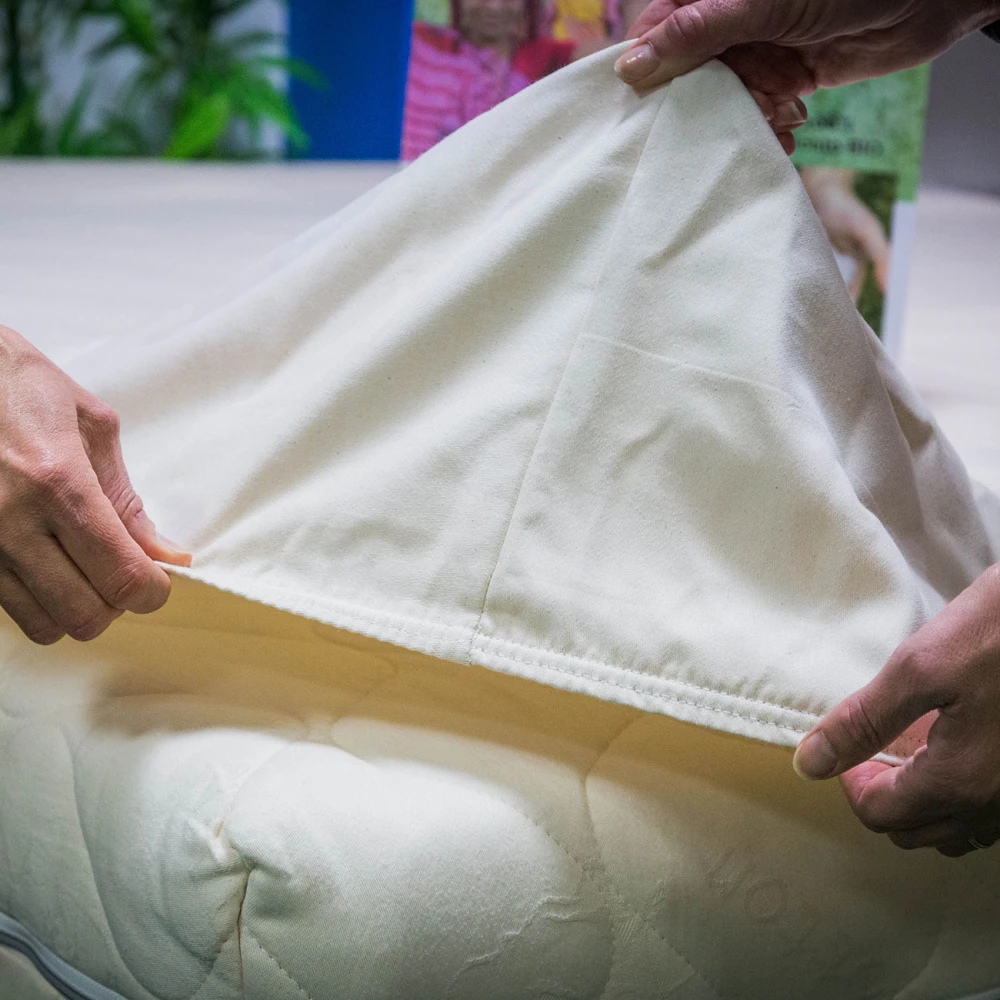 Single mattress cover in pure natural cotton