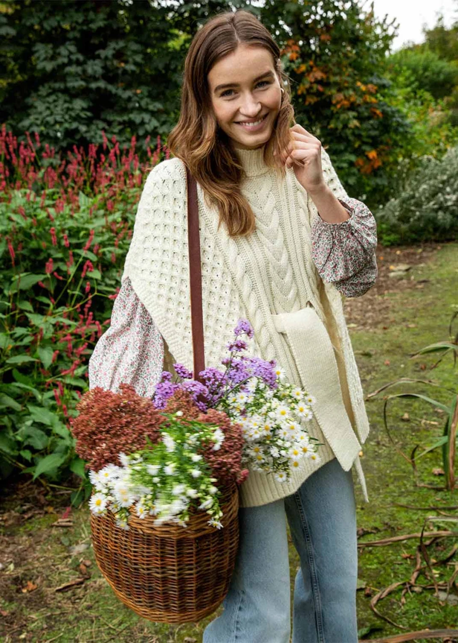 Crocus Horseshoe Cable Cape in pure natural wool