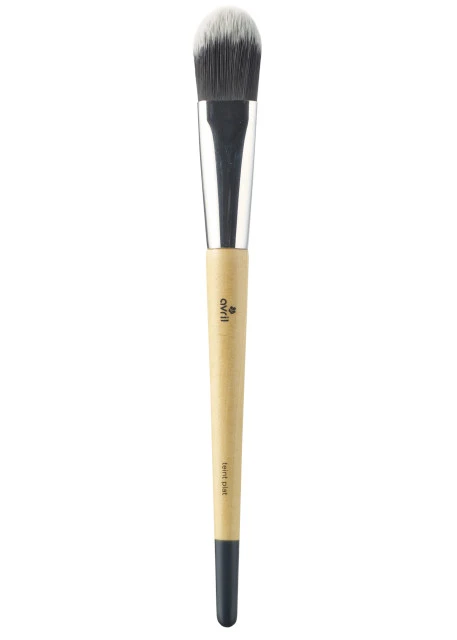 Flat wooden foundation brush with synthetic bristles