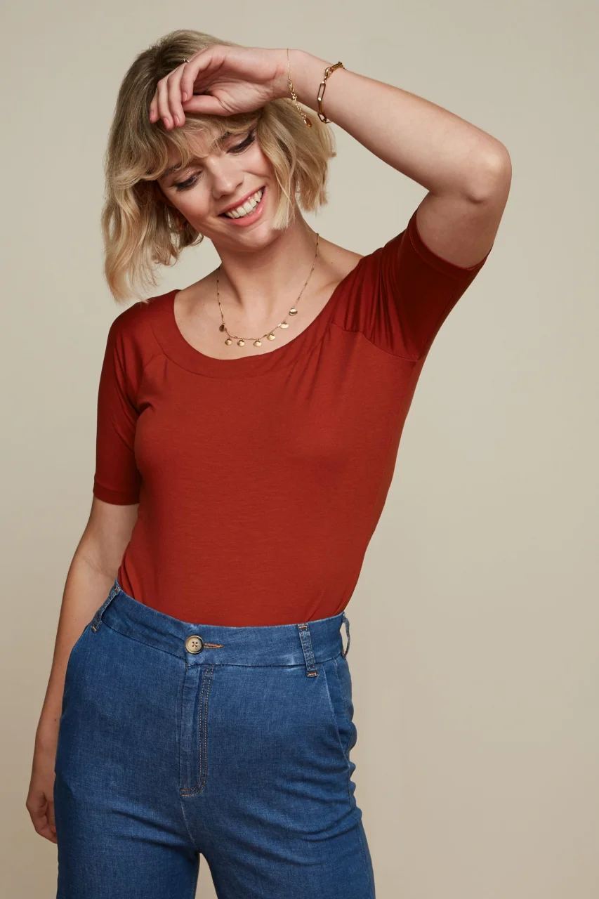Sarah vintage red t-shirt in sustainable Ecovero viscose