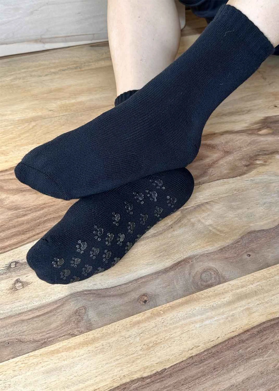 Non-slip terry black socks in organic cotton