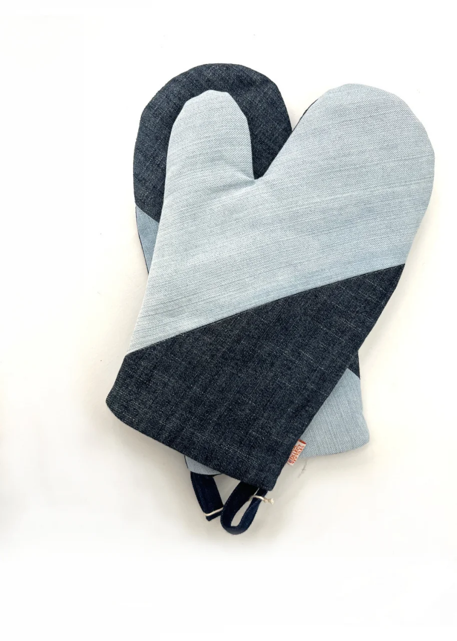 Recycled denim oven mitts_107799