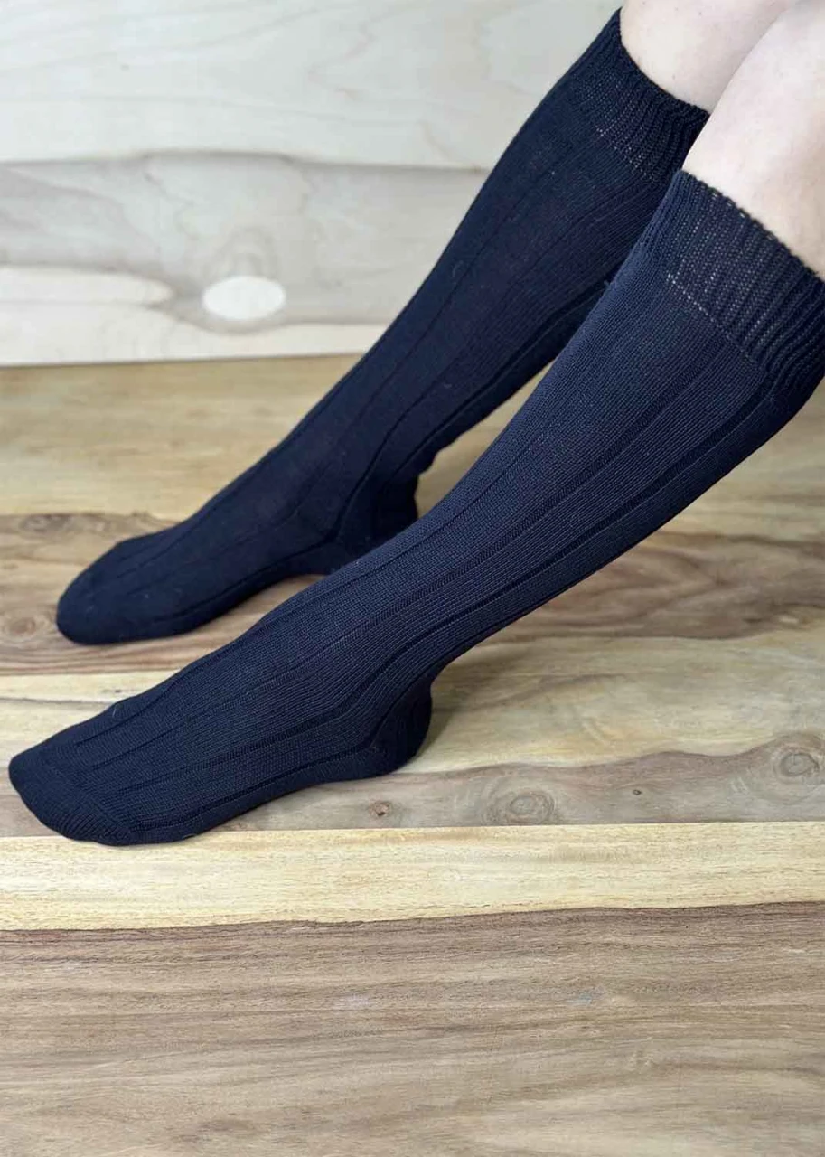 Knee high thick socks in dyed organic cotton